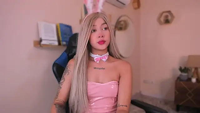 SofiaClarkson online show from October 2025 12:28:02 PM