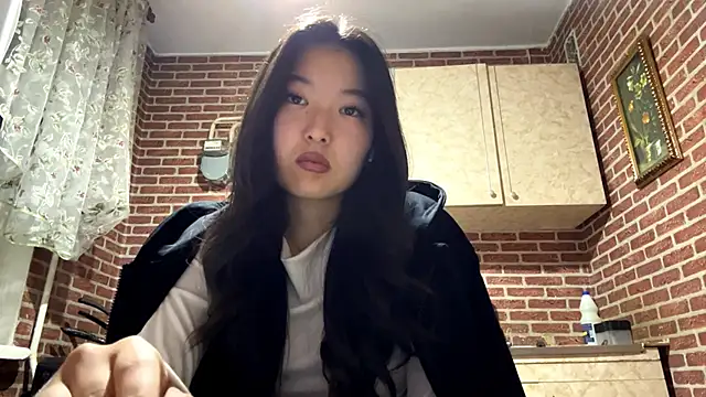 Snapshot of EmmaLeexth chatting on October 2025 02:25:02 PM EmmaLeexth online show from October 2025 02:25:02 PM