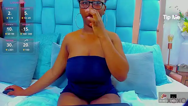 hazellanee online show from April 2026 12:02:01 AM