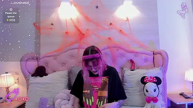 Rossiie Hunt  online show from October 2025 04:14:02 PM