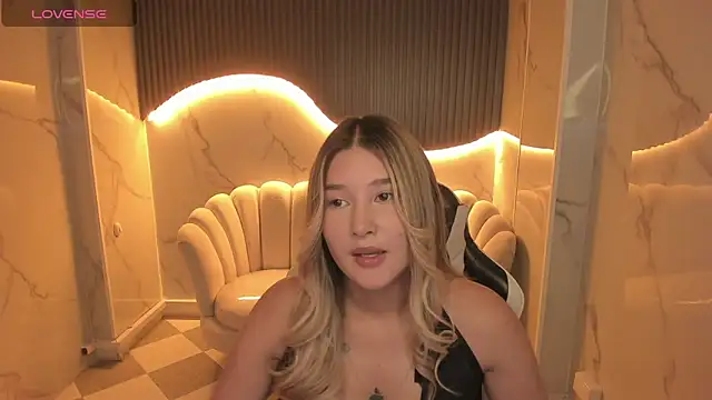 Emma1 b  online show from October 2025 08:09:02 PM