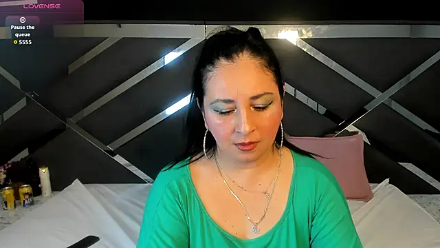 Snapshot of AgataThompson_ chatting on December 2025 07:20:02 PM AgataThompson online show from December 2025 07:20:02 PM