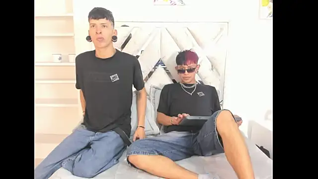 DemianSalvatore online show from September 2025 12:43:02 PM