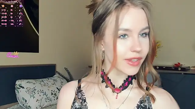 MaliaBourraine online show from April 2026 12:30:02 PM