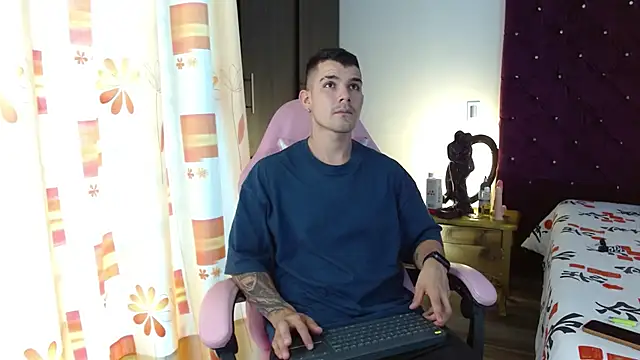 BooyHott  online show from November 2025 07:12:01 PM