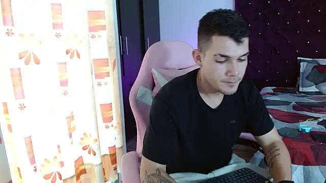 BooyHott  online show from November 2025 07:34:02 PM