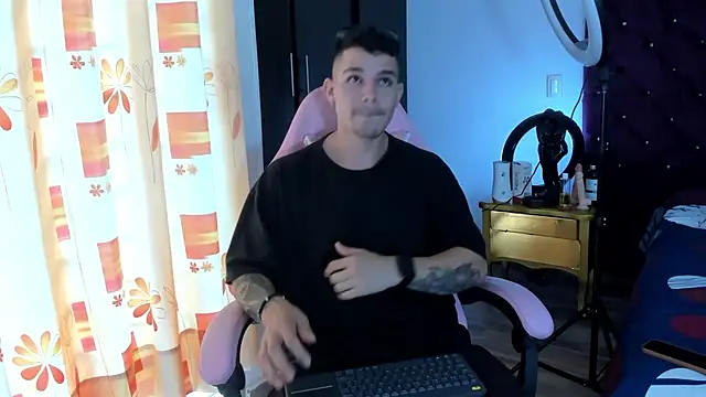 BooyHott  online show from November 2025 07:02:01 PM