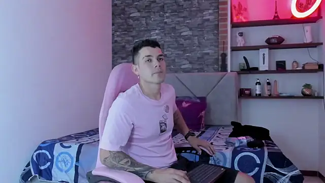 BooyHott  online show from January 2026 07:27:02 PM