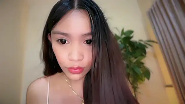 Snapshot of UrIdealGirl_Jade chatting on July 2026 06:17:01 AM UrIdealGirl Jade online show from July 2026 06:17:01 AM