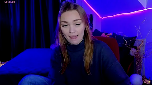 KitsyMoore online show from November 2025 01:11:01 PM