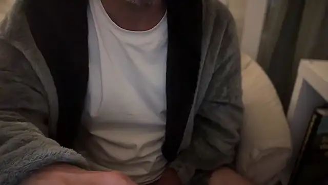 Snapshot of crisso06 chatting on September 2025 03:54:01 AM crisso06 online show from September 2025 03:54:01 AM