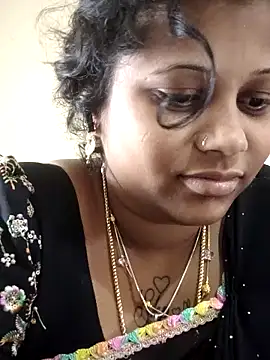 sweetqueen143 online show from November 2025 05:18:02 AM