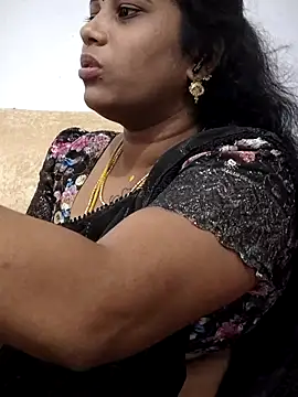 sweetqueen143 online show from April 2026 11:44:02 AM