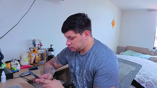 Snapshot of ryden_01 chatting on December 2025 06:46:02 PM ryden 01 online show from December 2025 06:46:02 PM