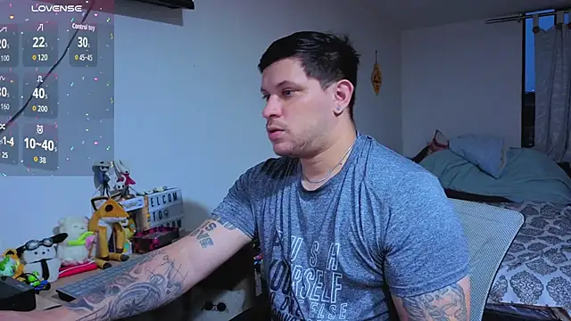 Snapshot of ryden_01 chatting on December 2025 10:49:02 PM ryden 01 online show from December 2025 10:49:02 PM