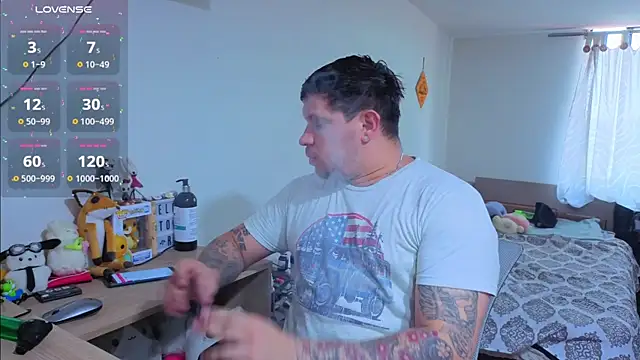 Snapshot of ryden_01 chatting on December 2025 09:55:02 PM ryden 01 online show from December 2025 09:55:02 PM