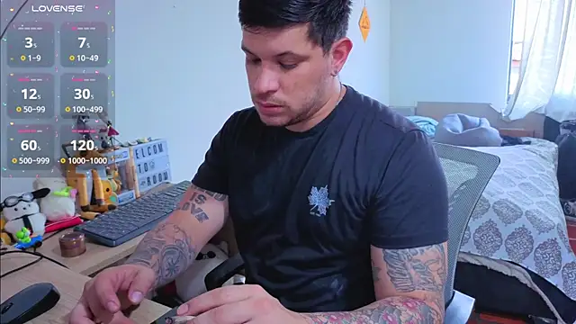 Snapshot of ryden_01 chatting on December 2025 06:04:02 PM ryden 01 online show from December 2025 06:04:02 PM