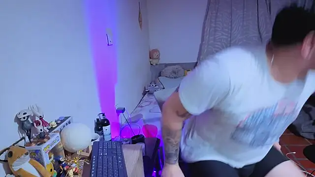 Snapshot of ryden_01 chatting on February 2026 11:45:02 PM ryden 01 online show from February 2026 11:45:02 PM