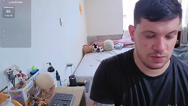 Snapshot of ryden_01 chatting on March 2026 08:11:01 PM ryden 01 online show from March 2026 08:11:01 PM