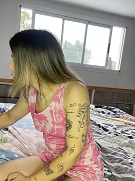 Snapshot of xvalentinaof chatting on November 2025 05:38:01 PM xvalentinaof online show from November 2025 05:38:01 PM