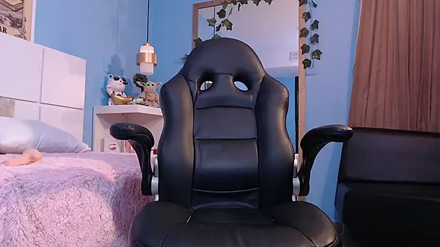 PenelopeBond online show from November 2025 08:35:01 AM