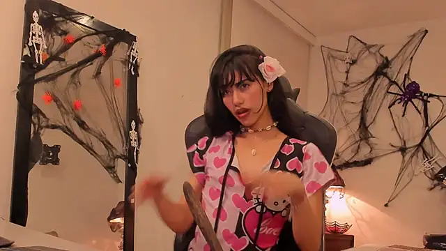 Snapshot of Rouse_Monroe chatting on October 2025 04:31:02 AM Rouse Monroe online show from October 2025 04:31:02 AM