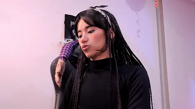 Snapshot of Rouse_Monroe chatting on October 2025 03:40:01 AM Rouse Monroe online show from October 2025 03:40:01 AM