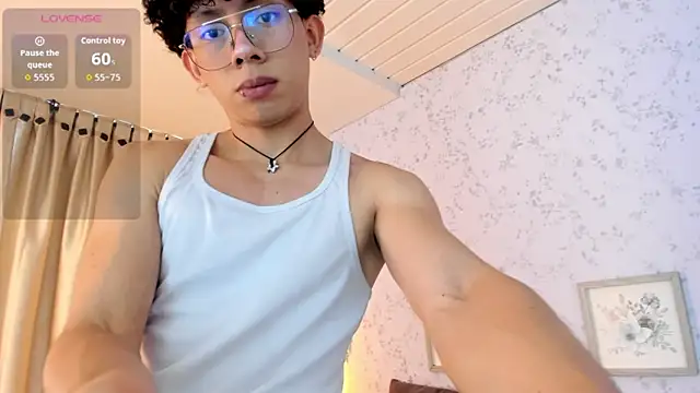 liam twiink online show from April 2026 07:07:02 PM