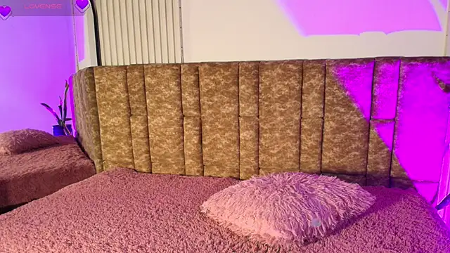 Missdionne curly online show from March 2026 11:25:02 AM