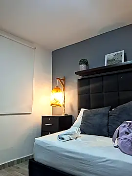 daniela crozee  online show from October 2025 12:57:01 AM