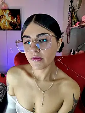 ValeNiitaLuv online show from April 2026 06:18:02 AM