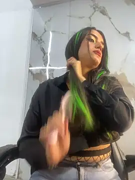 IsaDiiaz online show from April 2026 05:07:01 AM