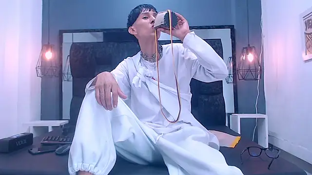 Daniel delux  online show from October 2025 04:02:01 AM