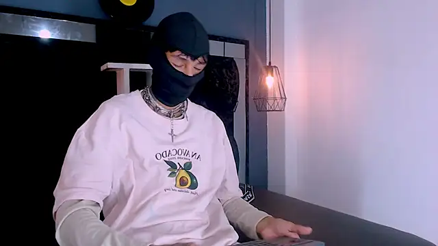 Daniel delux  online show from November 2025 02:05:01 PM