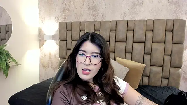 Snapshot of emiilyy_cute chatting on October 2025 12:12:02 PM emiilyy cute online show from October 2025 12:12:02 PM