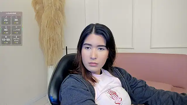Snapshot of emiilyy_cute chatting on October 2025 12:28:02 PM emiilyy cute online show from October 2025 12:28:02 PM