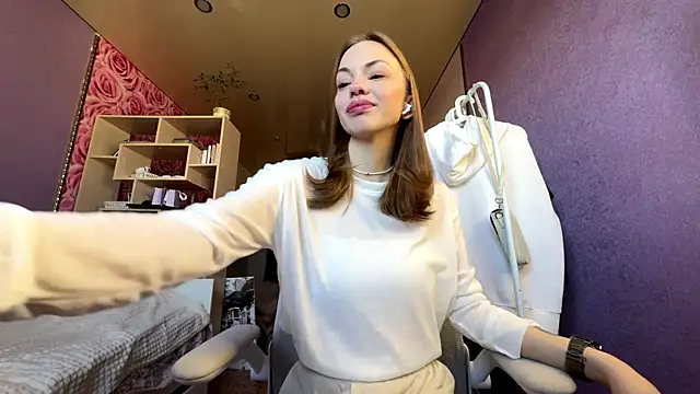 SofiaSmiles online show from September 2025 05:01:02 AM