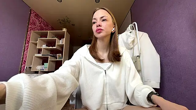 SofiaSmiles online show from October 2025 05:39:01 AM