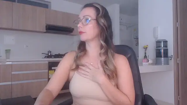 LovePaula online show from March 2026 10:54:02 AM