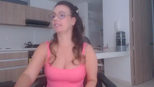 LovePaula online show from June 2026 11:57:01 AM