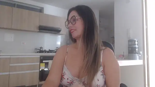 LovePaula online show from July 2026 06:51:02 PM