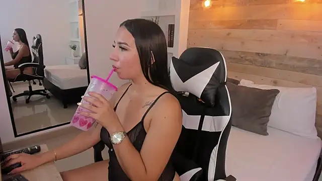 olivia willoow online show from March 2026 02:50:02 AM