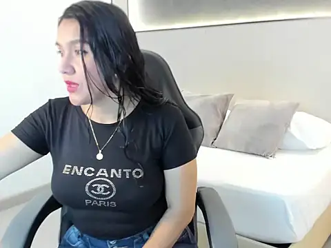 zoee zi online show from September 2025 06:57:02 PM