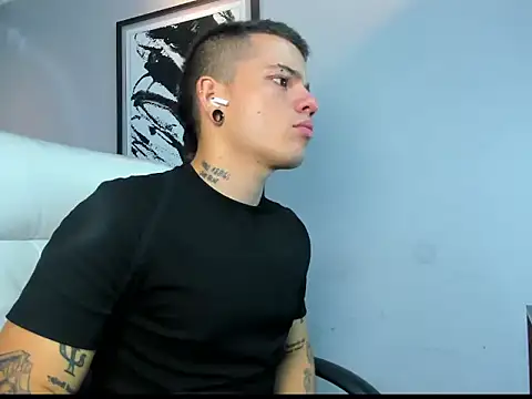 wildthor26 online show from September 2025 02:05:01 AM