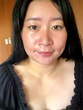 violet-00 online show from October 2025 05:05:01 AM