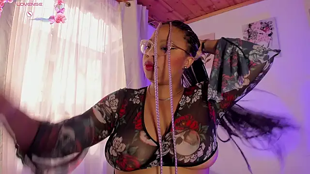 Snapshot of Lauraricci__ chatting on November 2025 02:28:02 PM Lauraricci online show from November 2025 02:28:02 PM