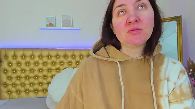 TrishaDarks online show from April 2026 05:04:02 AM