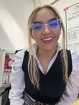 Snapshot of eimi_rosse18 chatting on May 2026 02:12:01 PM eimi rosse18 online show from May 2026 02:12:01 PM