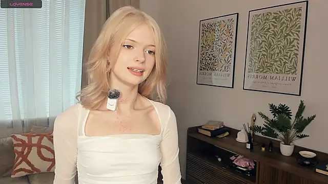 LaureMestler online show from October 2025 08:06:01 AM