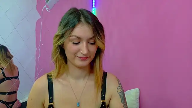 Anaayss  online show from November 2025 05:08:02 AM